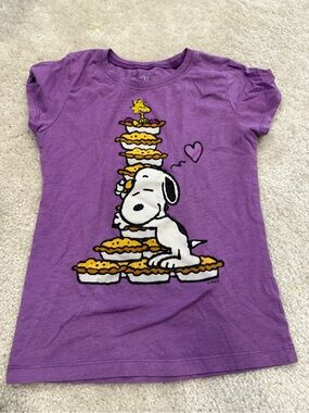 Girl’s Peanuts x Cedar Fair Purple Graphic Tee size medium boysenberry pie